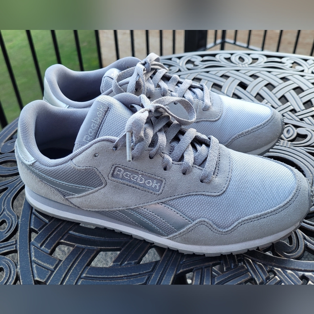 Reebok Women's Gray / Silver Sneakers Size 8